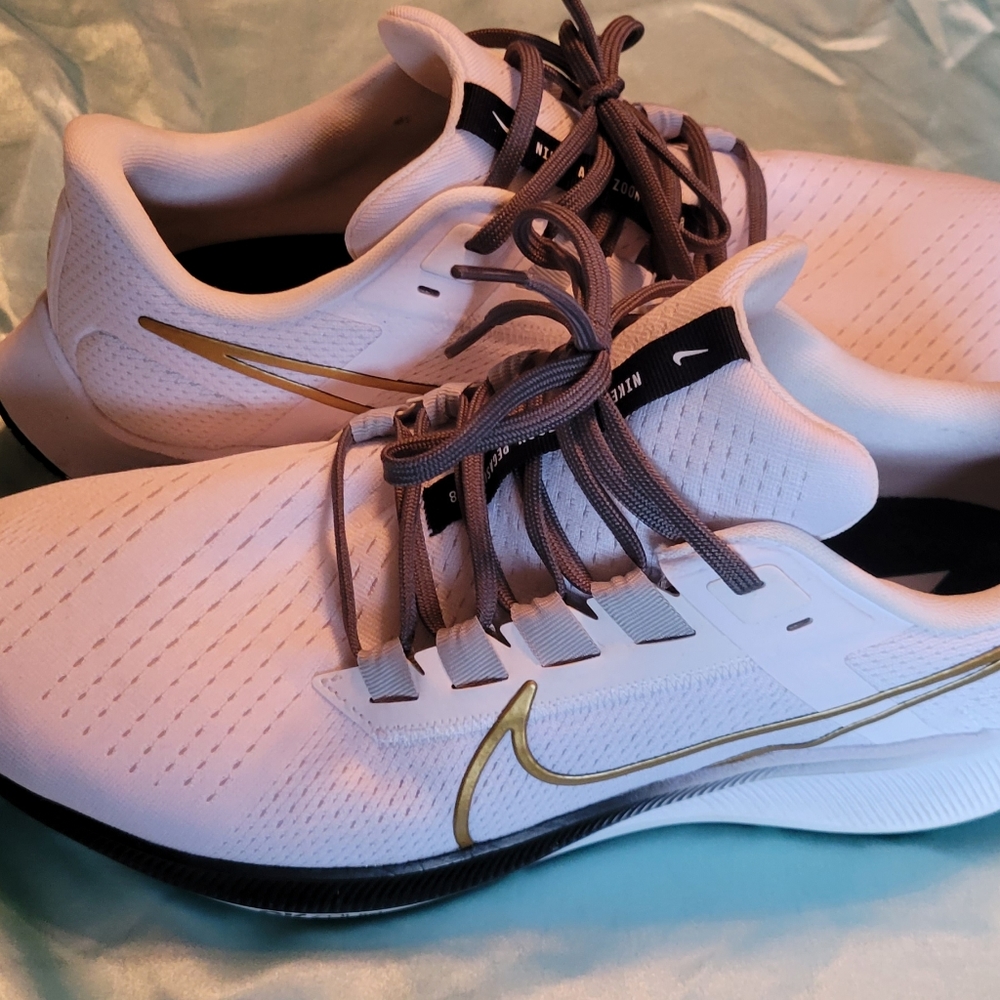 Nike Pegasus Mens 11 Gold Black